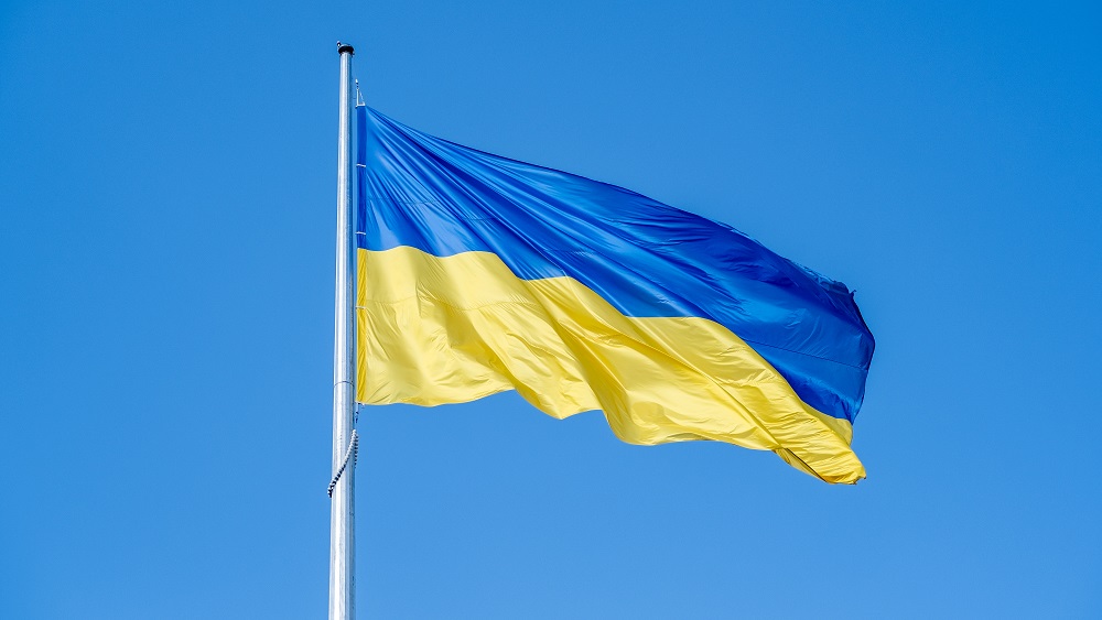 Par divu Ukrainas karogu zādzību prokurors nosaka sodu – 140 sabiedriskā darba stundas