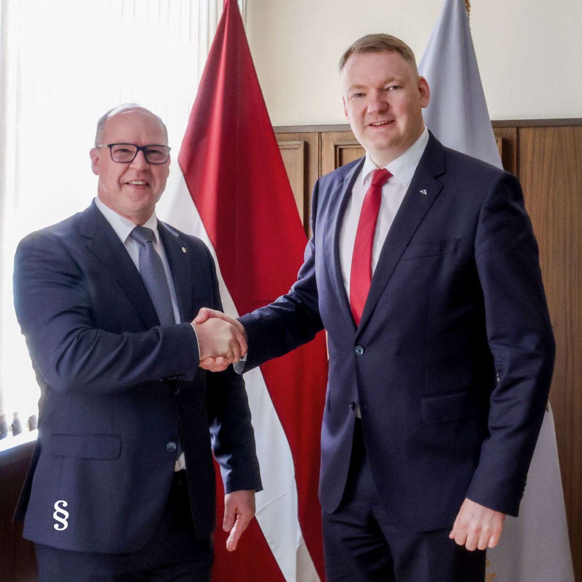 Attēlā ģenerālprokurors Armīns Meisters un Tieslietu ministrs Edvards Smiltēns