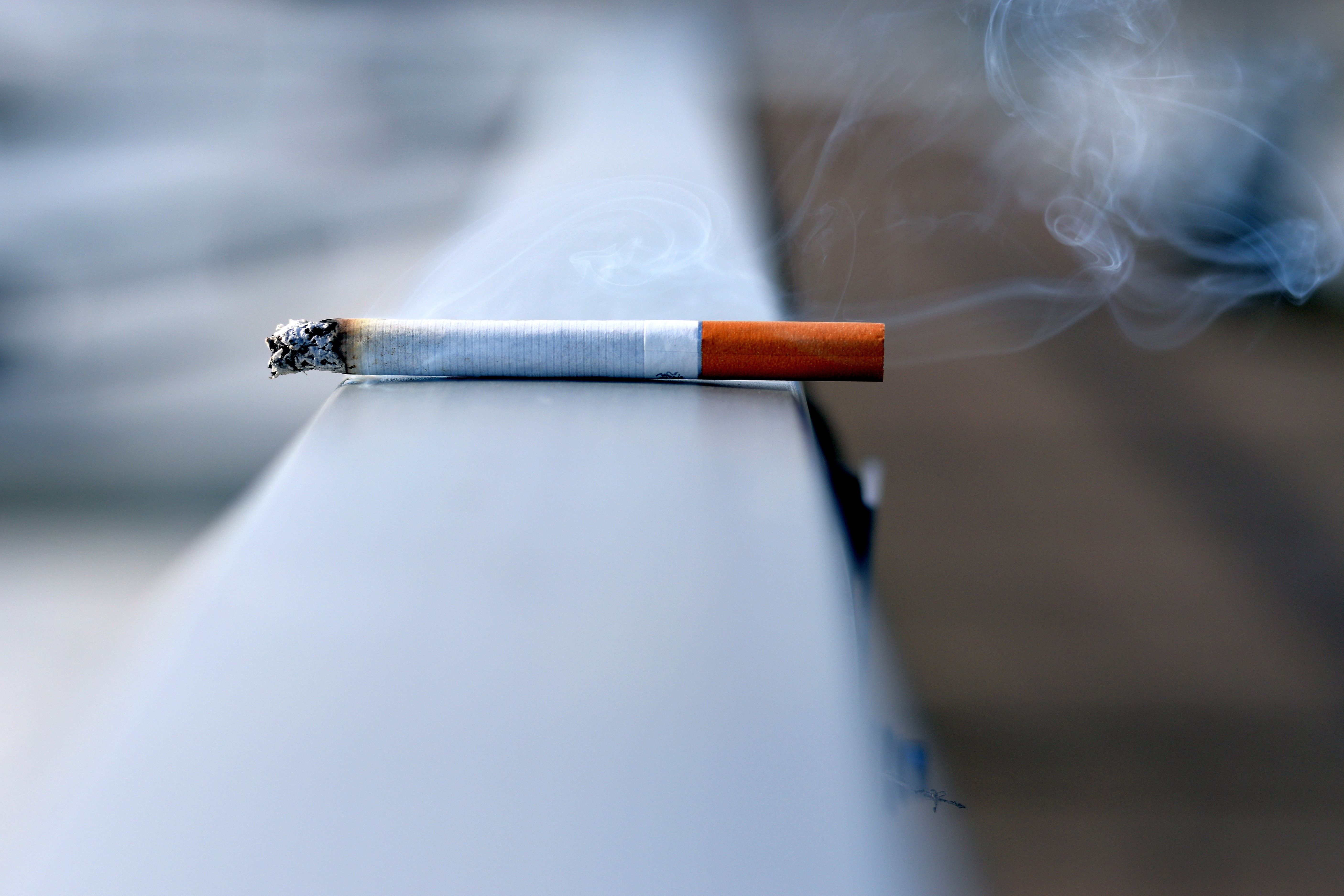 Attēls: Tiesās divus vīriešus par tabakas izstrādājumu nelikumīgu pārvietošanu lielā apmērā