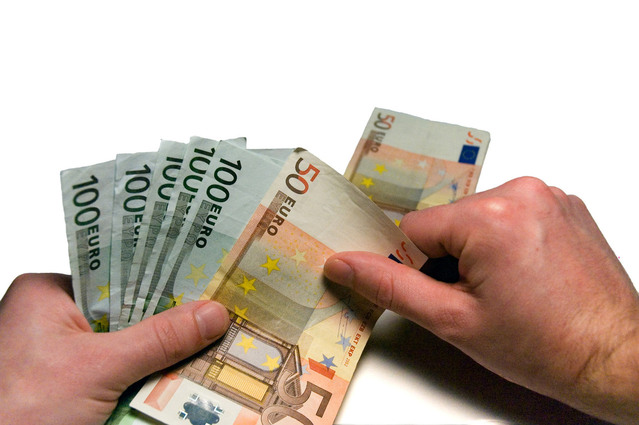 Attēls: Prokuratūra tiesai nosūtījusi krimināllietu par 60 000 eiro kukuļa piedāvāšanu Valsts ieņēmumu dienesta amatpersonām