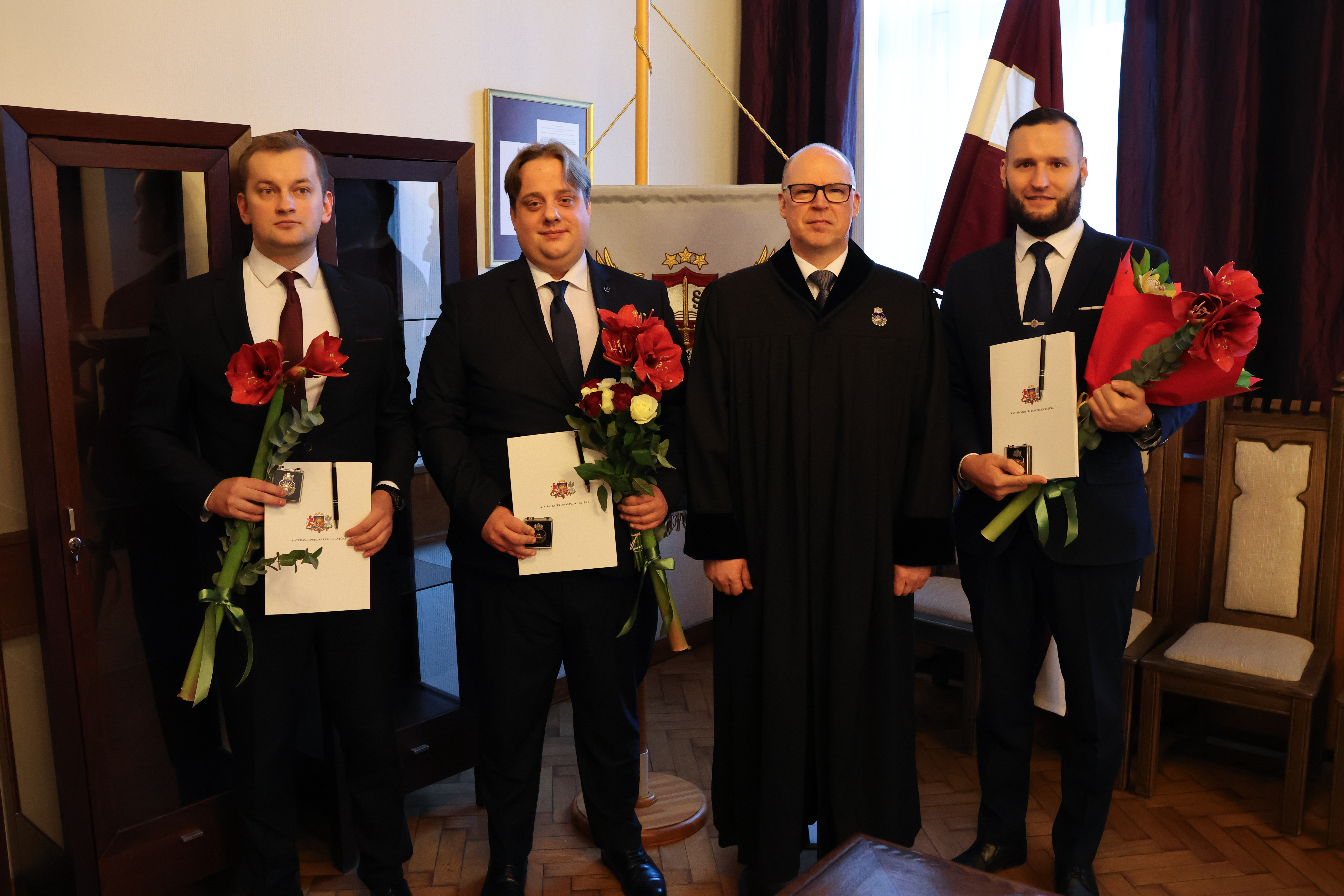 Prokuratūras kolektīvam pievienojas trīs prokurori