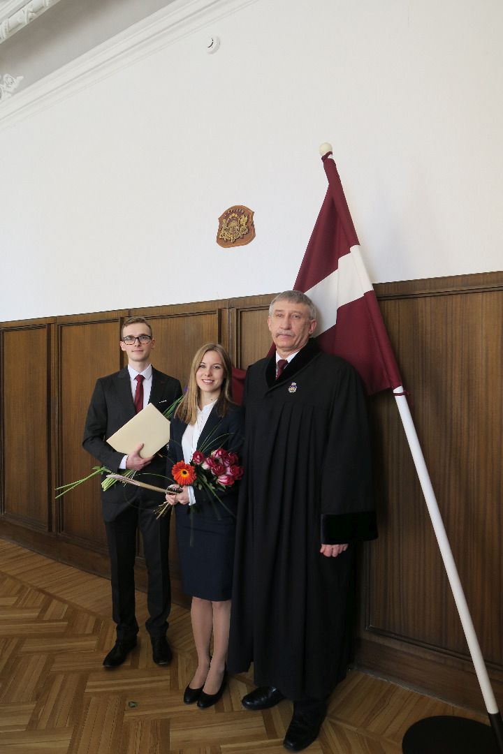 Ģenerālprokurors Ēriks Kalnmeiers 2018.gada 5.aprīlī pieņēmis divu jaunu prokuroru zvērestus