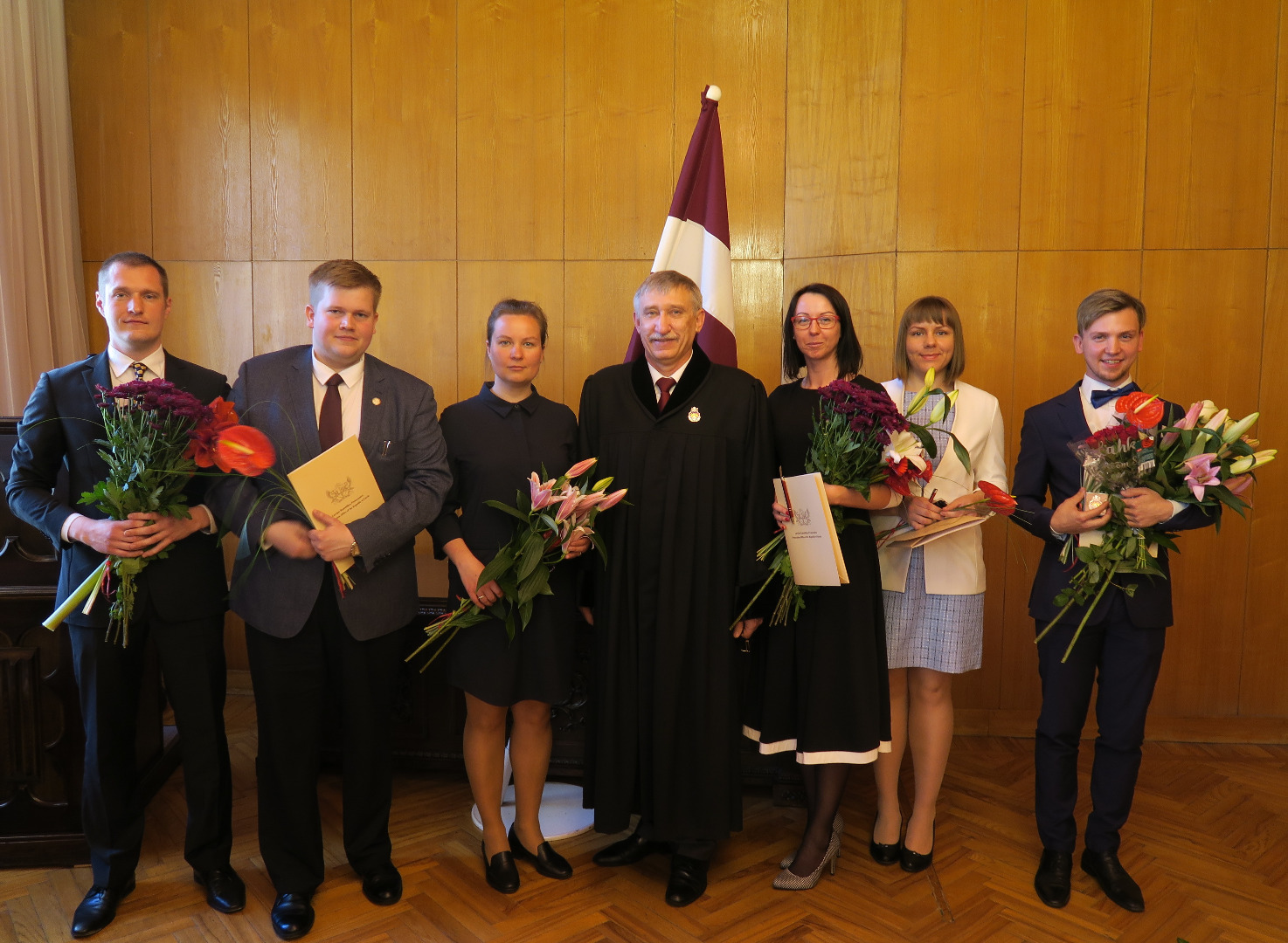 Ģenerālprokurors Ēriks Kalnmeiers 2018.gada 9.maijā pieņēmis sešu jaunu prokuroru zvērestus