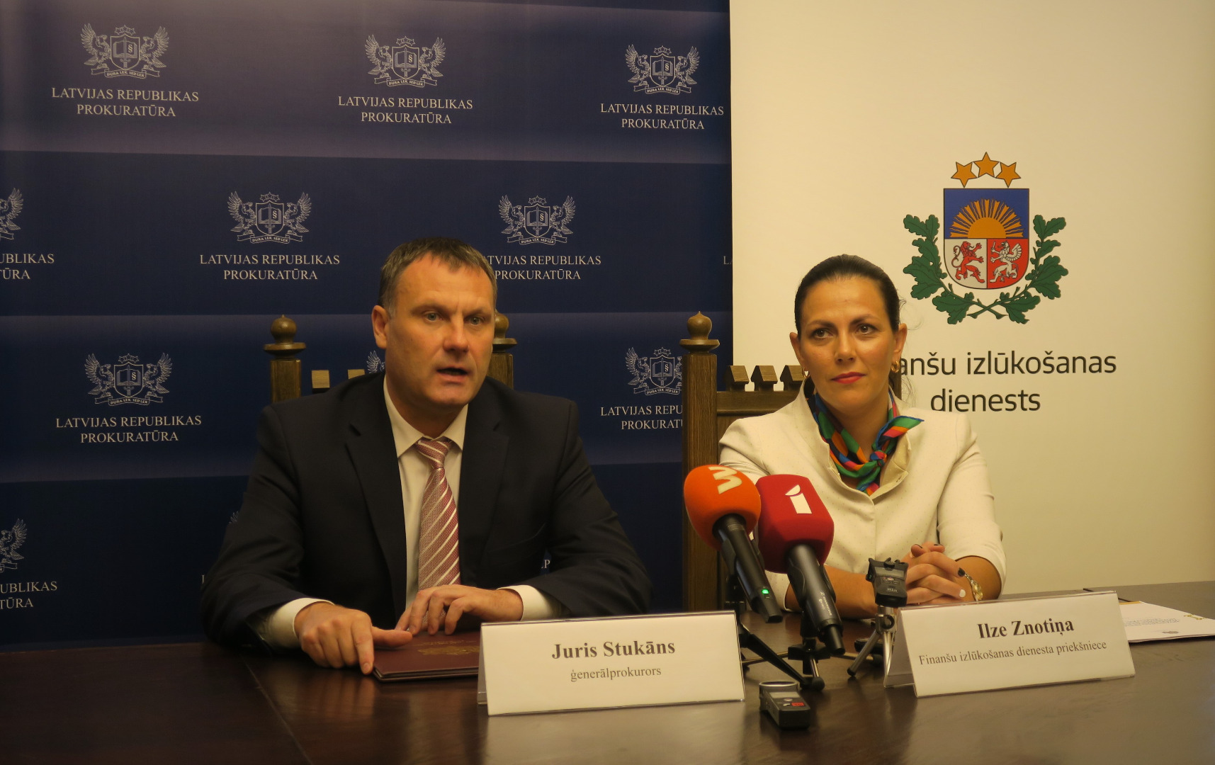 Ģenerālprokurora Jura Stukāna tikšanās ar Finanšu izmeklēšanas dienesta priekšnieci Ilzi Znotiņu