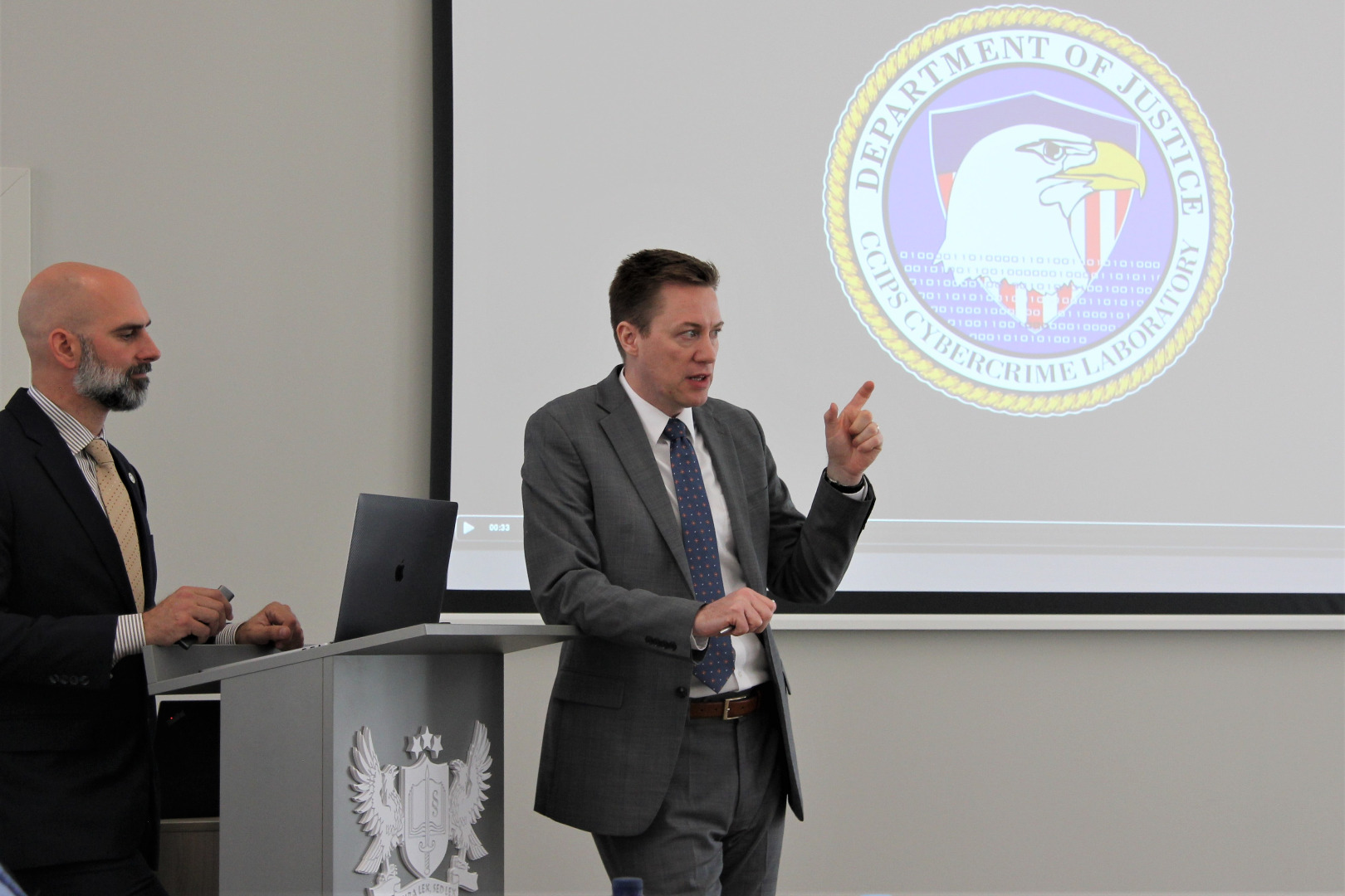 Mācībās papildina zināšanas cīņai ar 21.gadsimta kibernoziegumiem