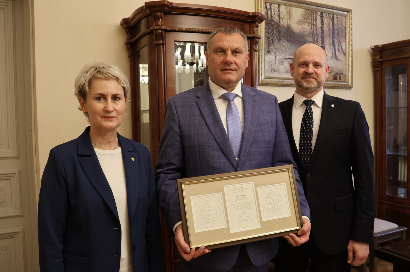Jurim Stukānam pasniedz prokuratūras augstāko apbalvojumu – I pakāpes Goda zīmi