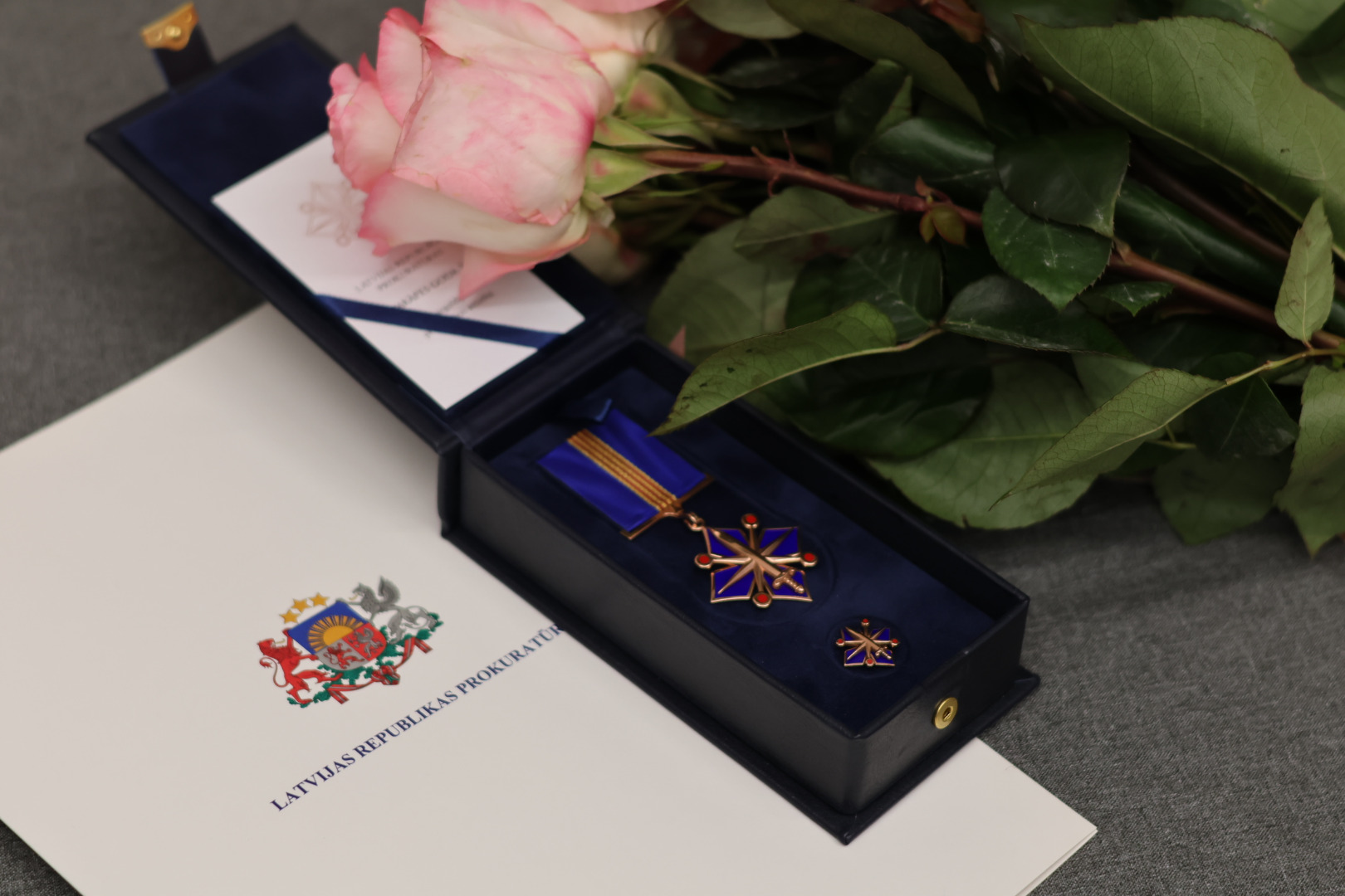 Prokuratūras apbalvojumu saņem prokurore Džena Andersone