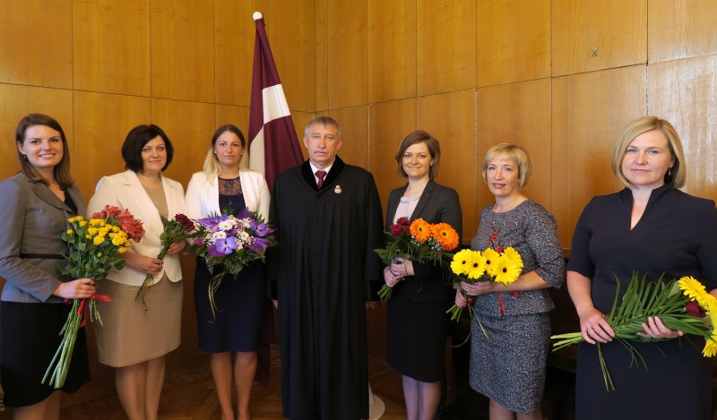 Ģenerālprokurors Ēriks Kalnmeiers 2017. gada 25.maijā pieņēmis sešu jaunu prokuroru zvērestu