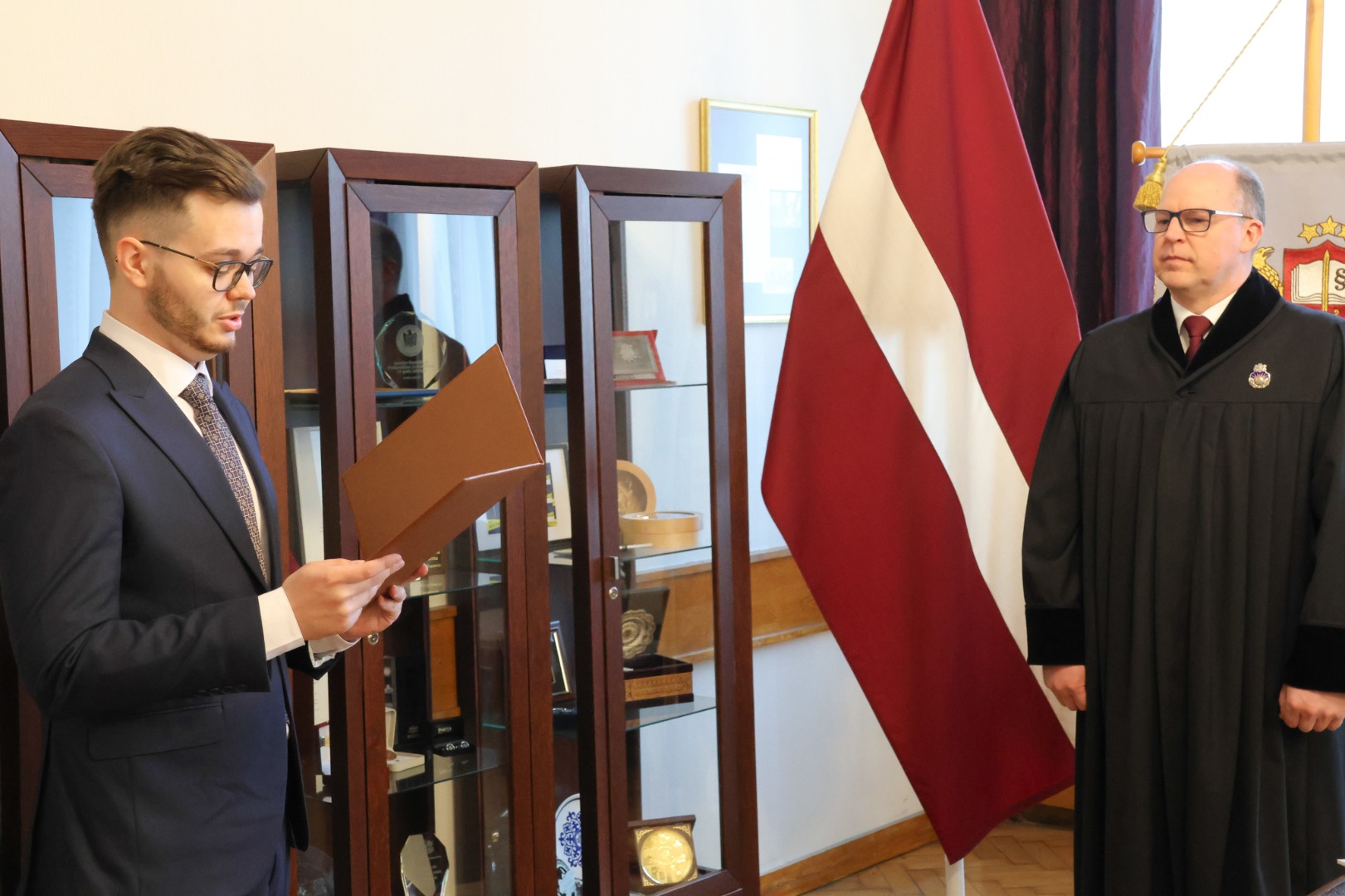 Ģenerālprokurors pieņem Artūra Baloža prokurora zvērestu