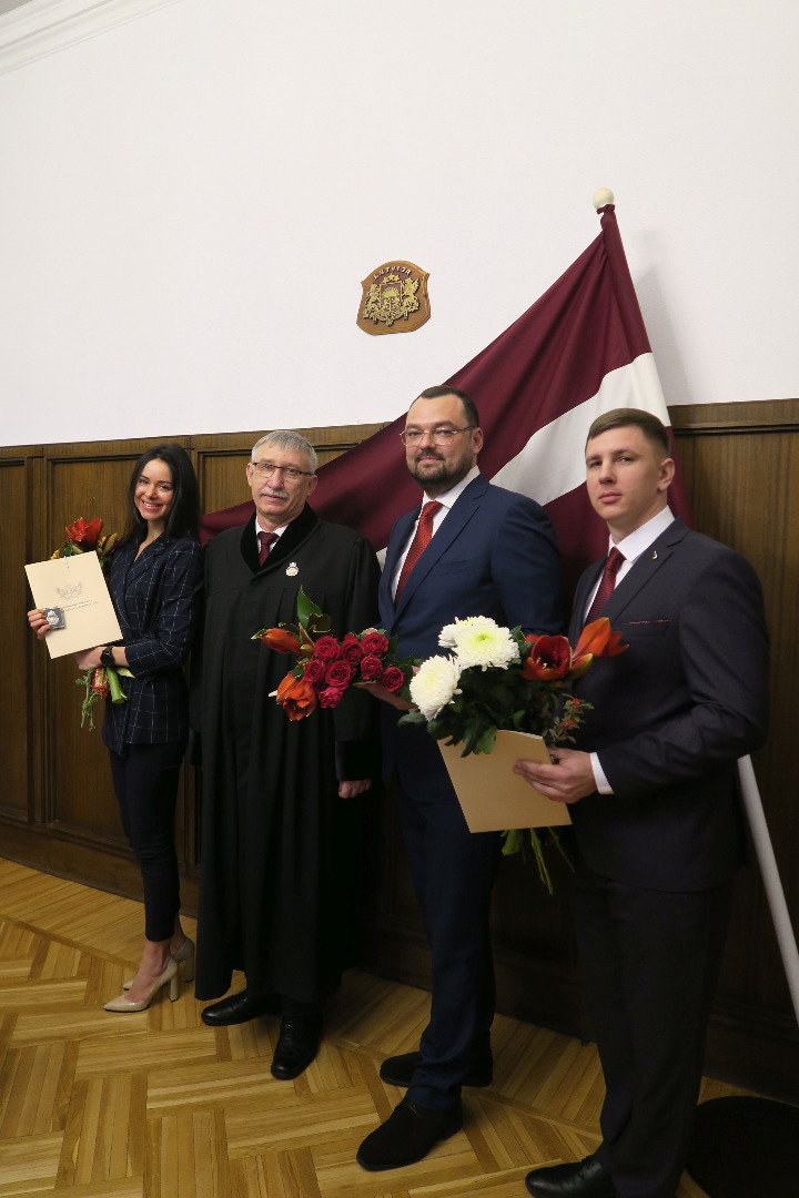 Ģenerālprokurors Ēriks Kalnmeiers 2019.gada 27.novembrī pieņēmis trīs jaunu prokuroru zvērestus