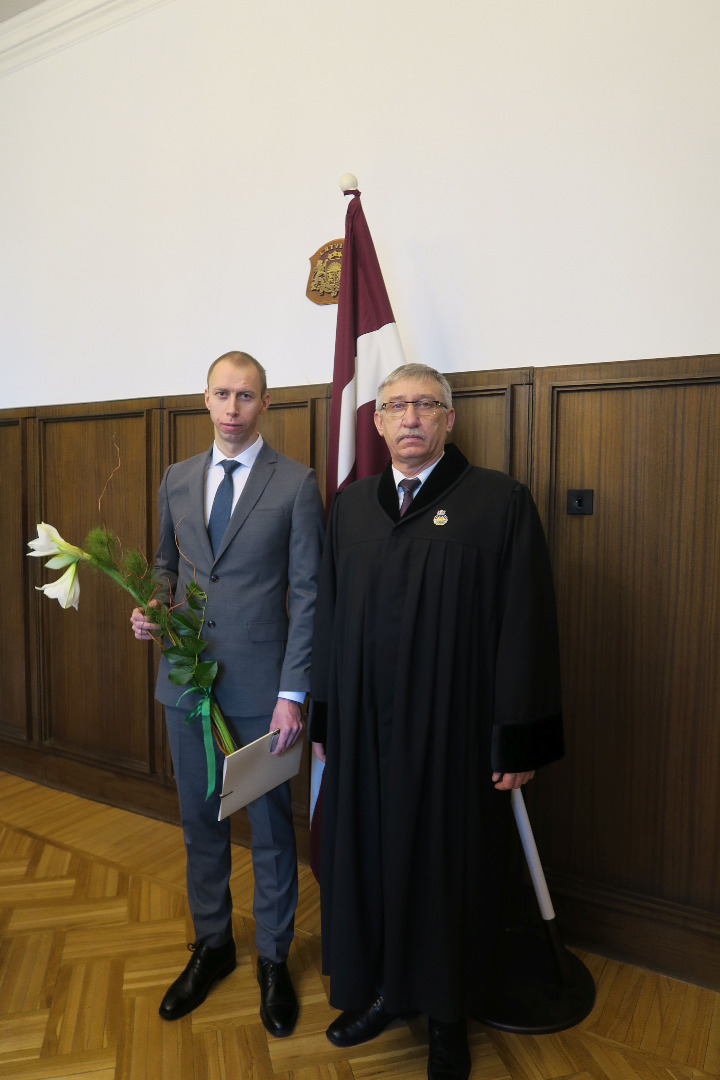 Ģenerālprokurors Ēriks Kalnmeiers 2019.gada 19.decembrī pieņēmis jaunā prokurora zvērestu