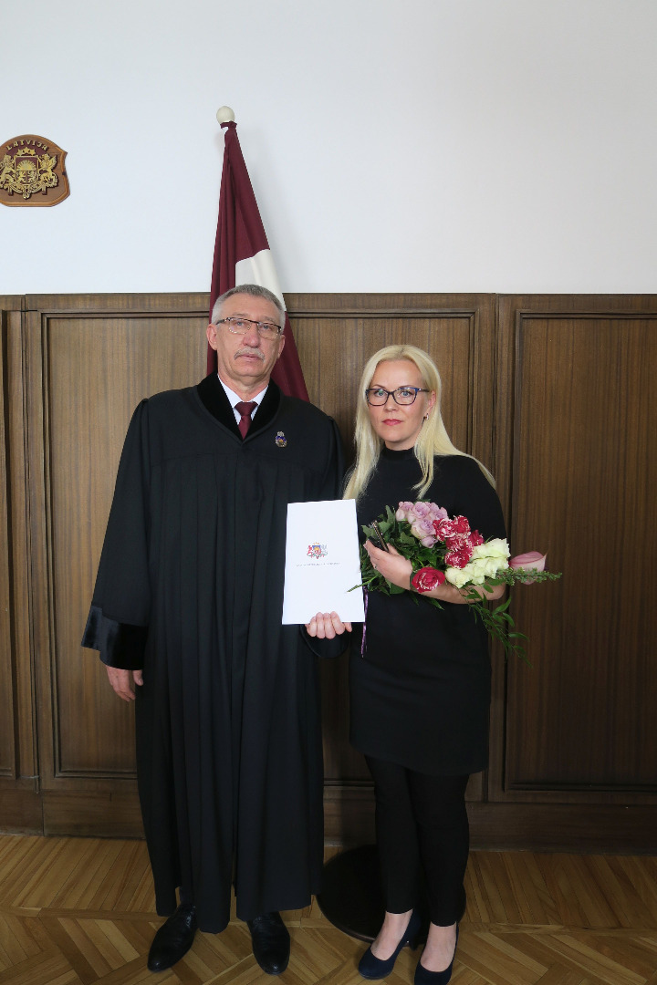 Ģenerālprokurors Ēriks Kalnmeiers 2020.gada 1.jūnijā pieņem jaunās prokurores zvērestu