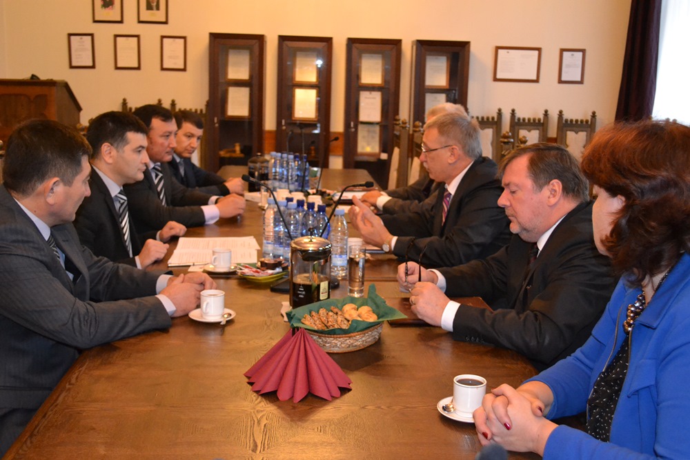 Uzbekistānas delegācijas vizīte ģenerālprokuratūrā 2013.gada 8.oktobrī - 