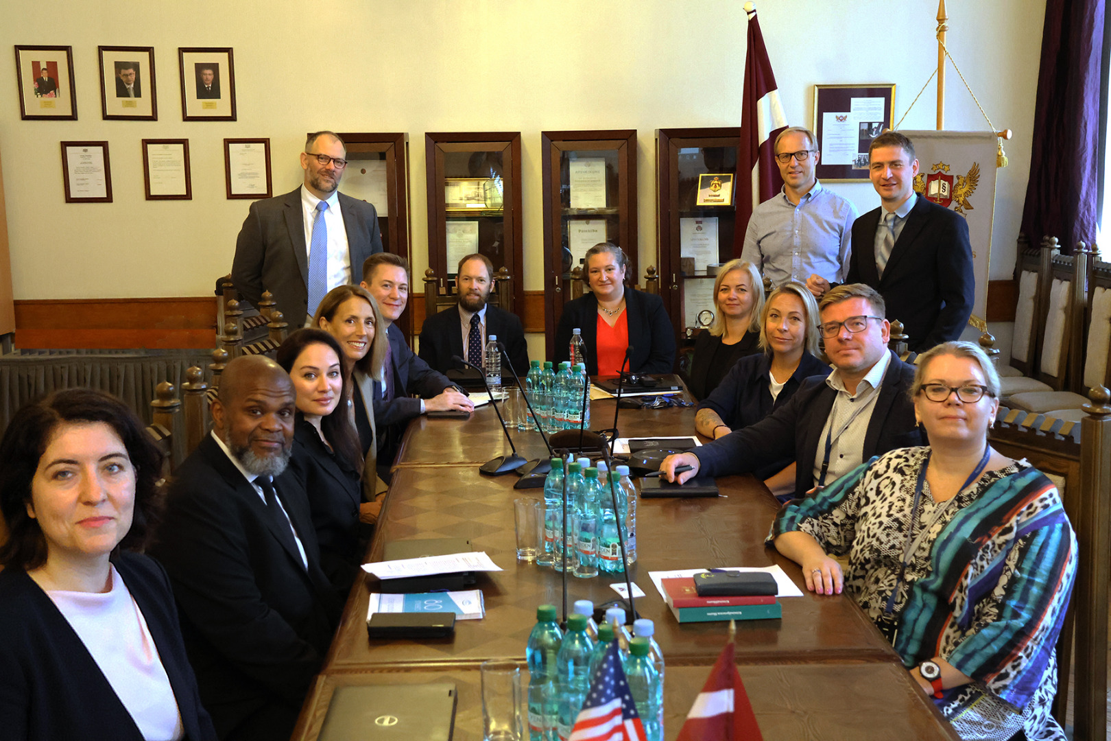 Īsteno konsultācijas un apmācības par ASV – Latvijas savstarpējās tiesiskās palīdzības un izdošanas jautājumiem