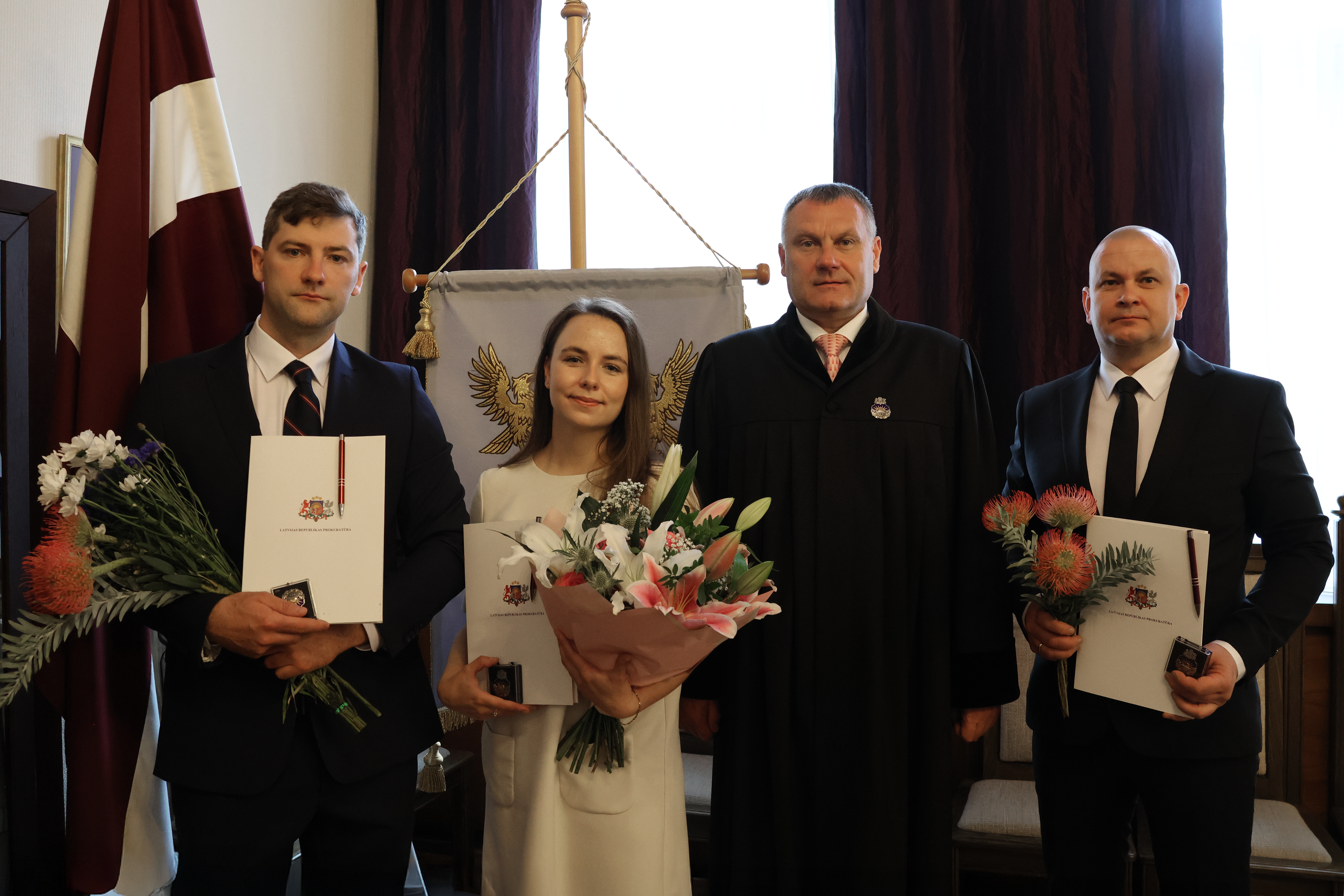 Prokurora amata pienākumus uzsāk pildīt trīs jauni prokurori