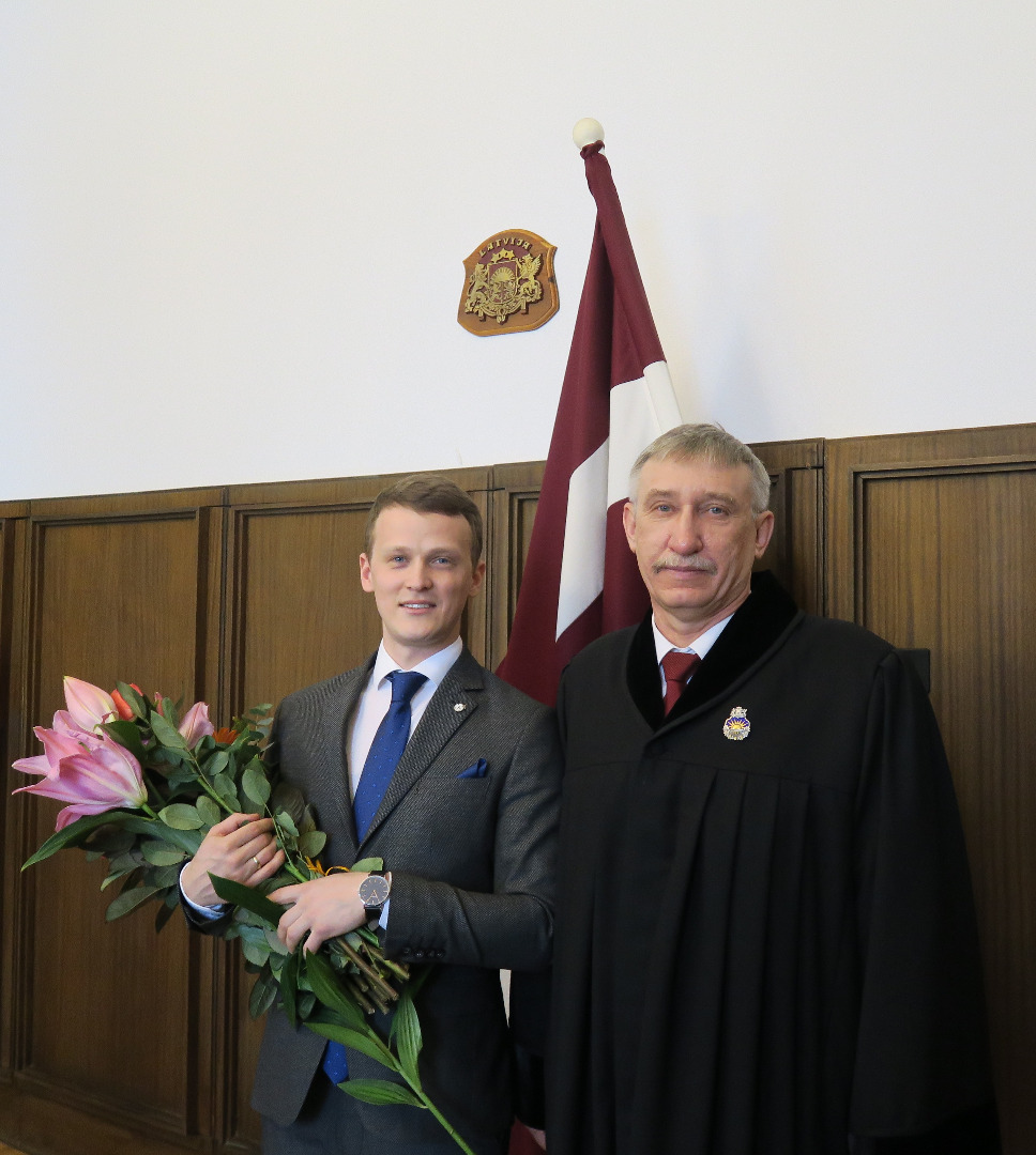 Ģenerālprokurors Ēriks Kalnmeiers 2018.gada 20.martā pieņēmis jauna prokurora zvērestu