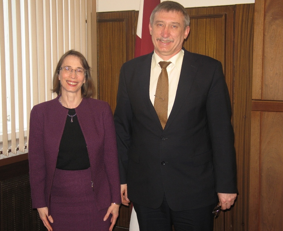 Ģenerālprokurora Ē.Kalnmeiera tikšanās ar  ASV vēstnieci Latvijā Džūditu Gārberi  2012. gada 16. aprīlī - 